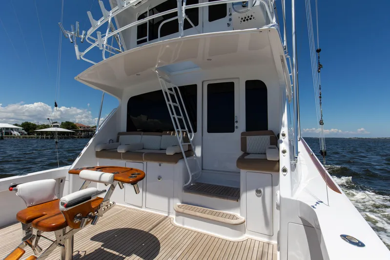 It Don't Matta Yacht Photos Pics 2005 Viking 61 Enclosed Bridge _It Don_t Matta_ Deck