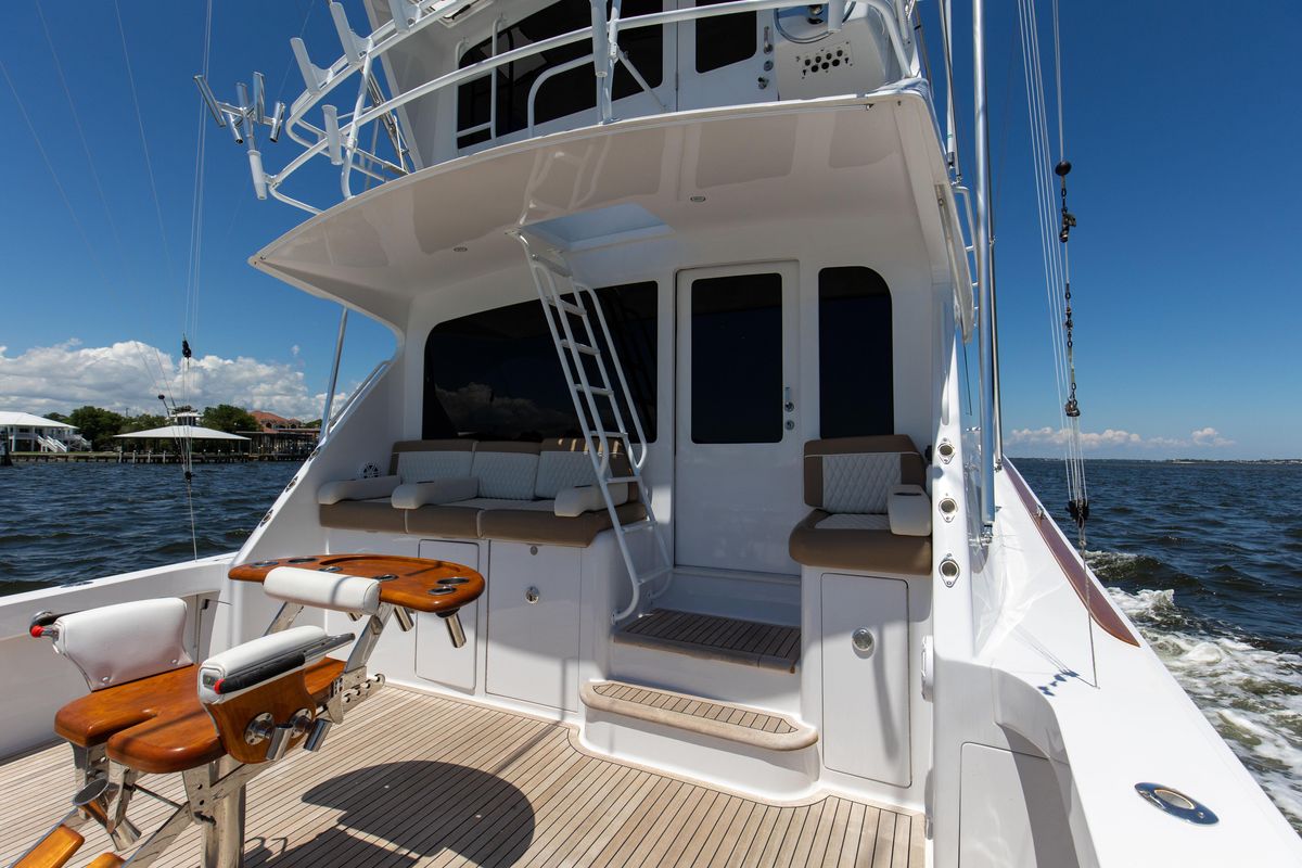 2005 Viking 61 