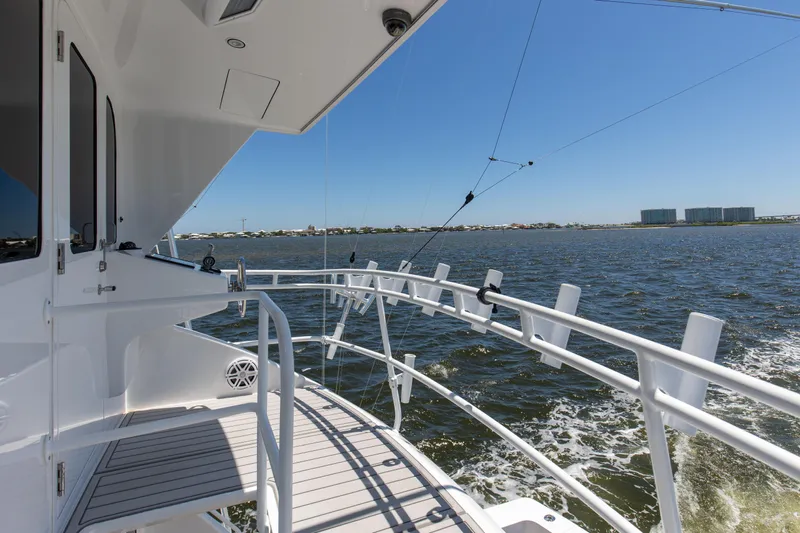 It Don't Matta Yacht Photos Pics 2005 Viking 61 Enclosed Bridge _It Don_t Matta_ Deck