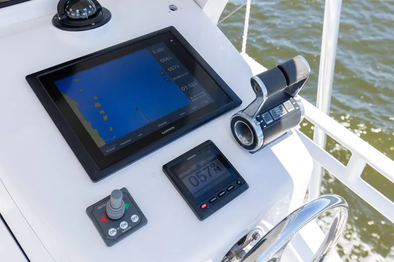 It Don't Matta Yacht Photos Pics 2005 Viking 61 Enclosed Bridge _It Don_t Matta_ Deck