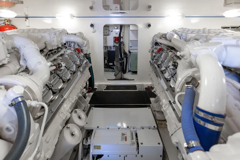 It Don't Matta Yacht Photos Pics 2005 Viking 61 Enclosed Bridge _It Don_t Matta_ Engine Room