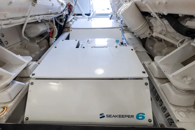 It Don't Matta Yacht Photos Pics 2005 Viking 61 Enclosed Bridge _It Don_t Matta_ Engine Room