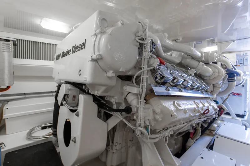 It Don't Matta Yacht Photos Pics 2005 Viking 61 Enclosed Bridge _It Don_t Matta_ Engine Room
