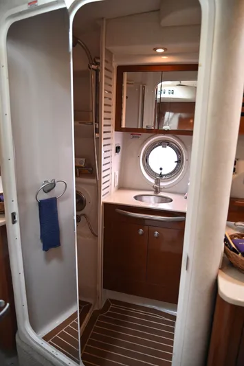 Pamlico Pirate Yacht Photos Pics Interior view of 2008 Sea Ray 350 Sundancer bathroom.