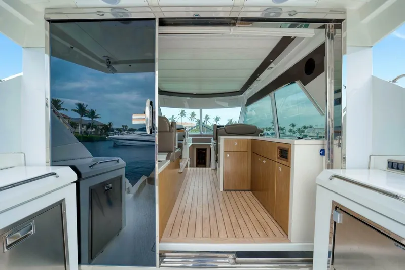 Surfpro Yacht Photos Pics 