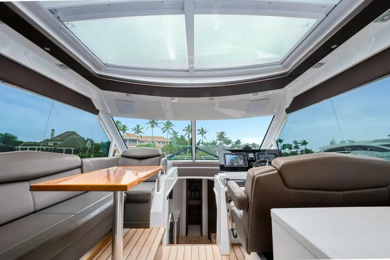 Surfpro Yacht Photos Pics 