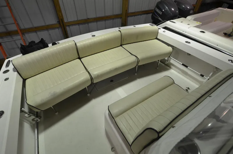 Able II Yacht Photos Pics 2008 Hunt Yachts Surfhunter 29 interior with cream seating in a spacious layout.