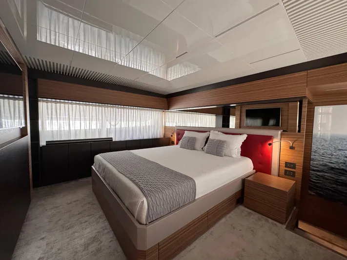  Yacht Photos Pics FERRETTI 920