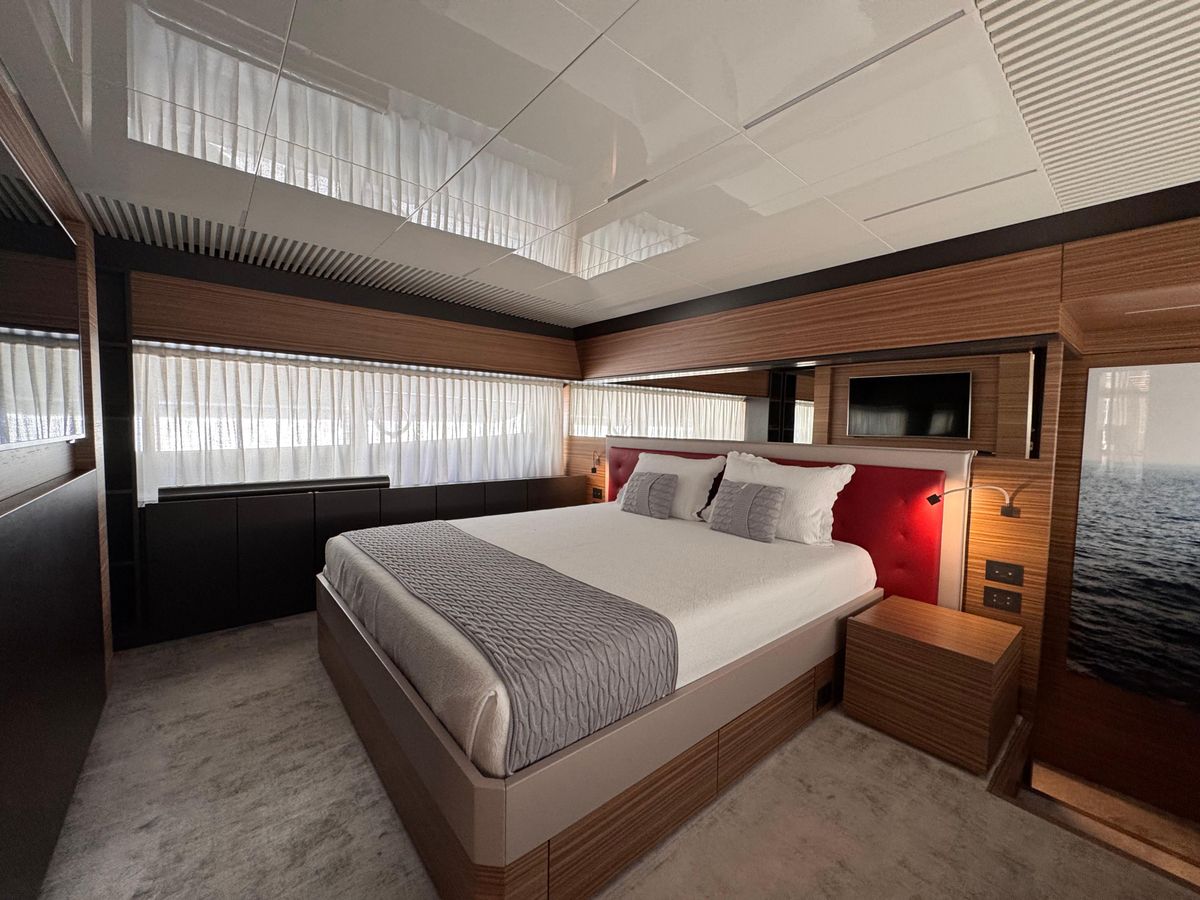 2018 Ferretti Yachts 93 