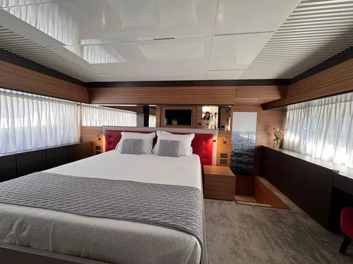  Yacht Photos Pics FERRETTI 920