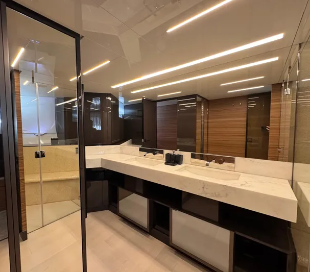  Yacht Photos Pics FERRETTI 920