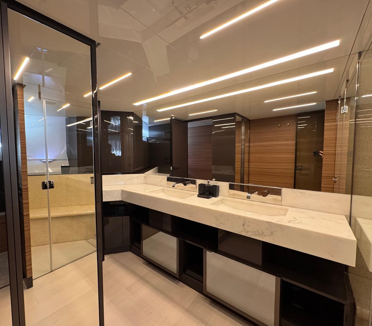 2018 Ferretti Yachts 93 