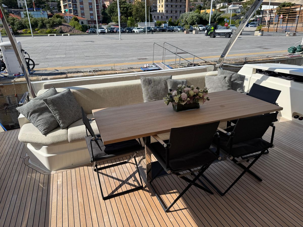 2018 Ferretti Yachts 93 