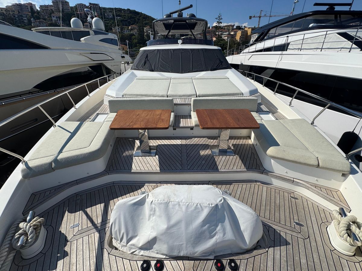 2018 Ferretti Yachts 93 