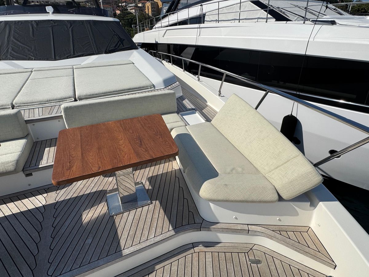 2018 Ferretti Yachts 93 