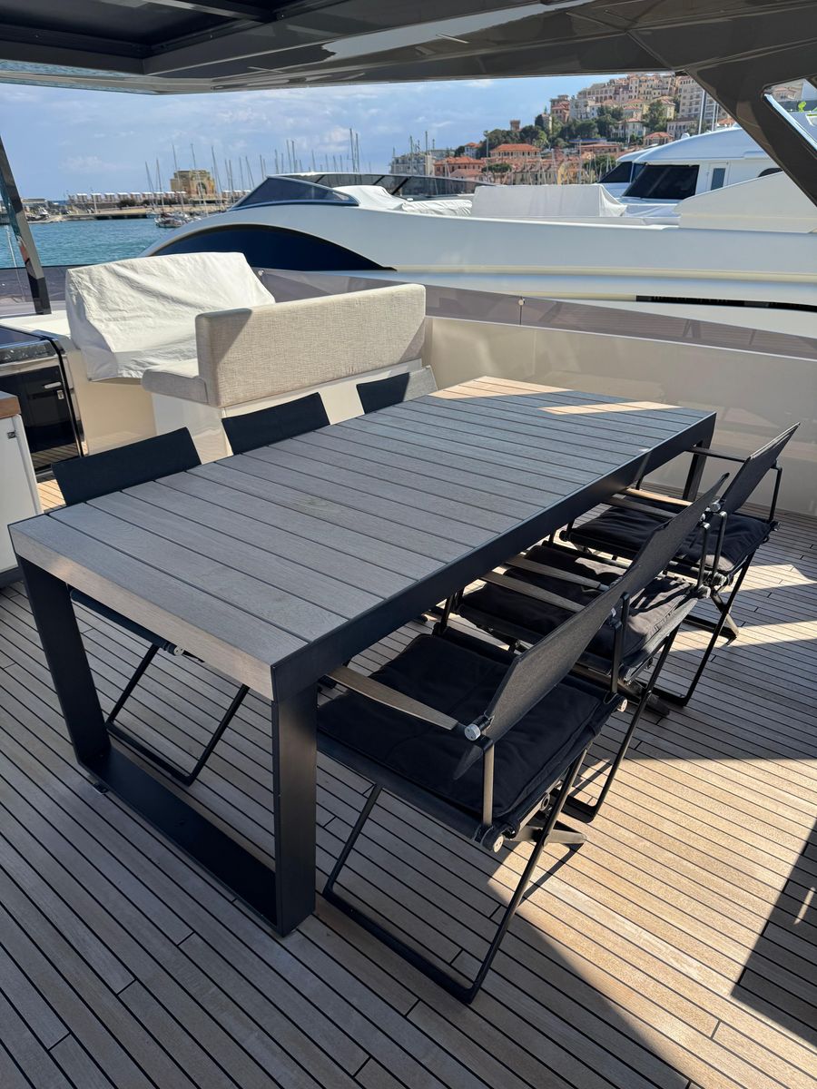 2018 Ferretti Yachts 93 