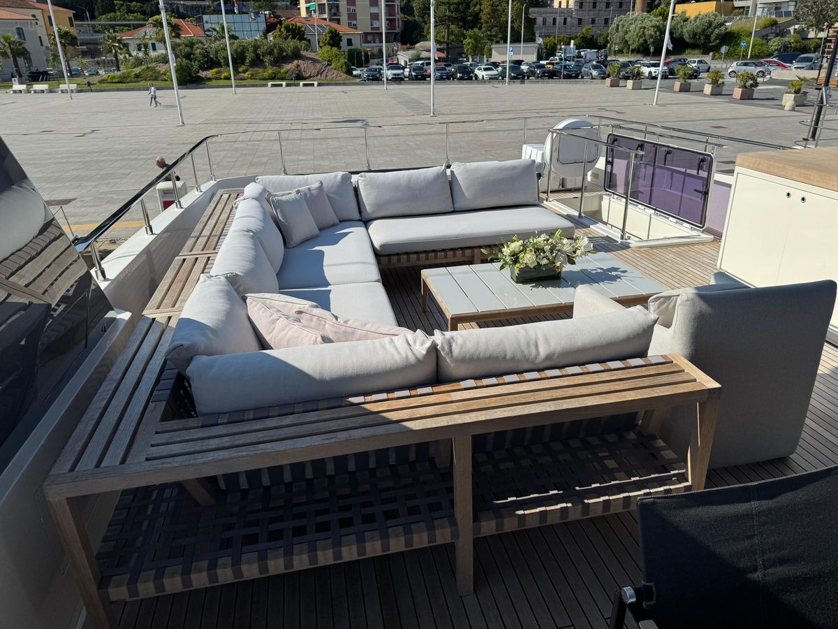 2018 Ferretti Yachts 93 