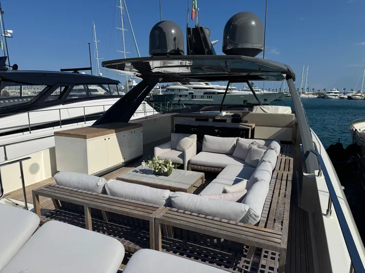  Yacht Photos Pics FERRETTI 920