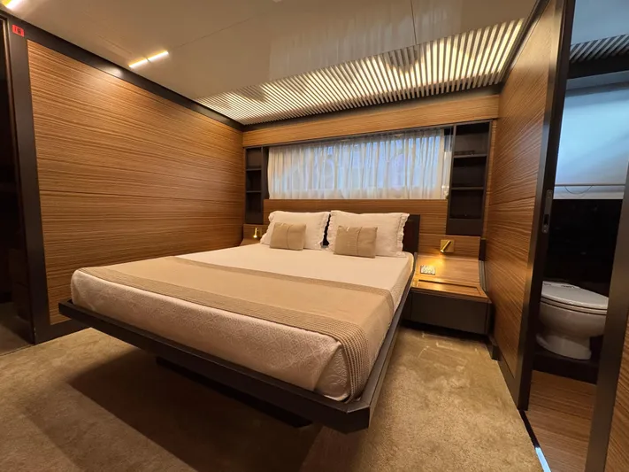  Yacht Photos Pics FERRETTI 920