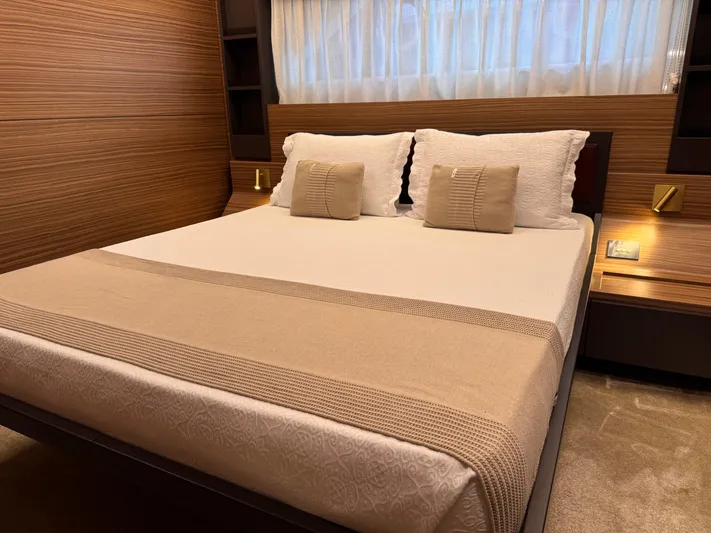  Yacht Photos Pics FERRETTI 920