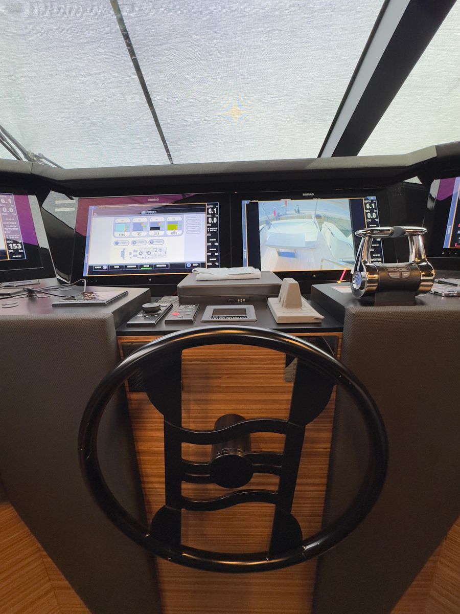 2018 Ferretti Yachts 93 