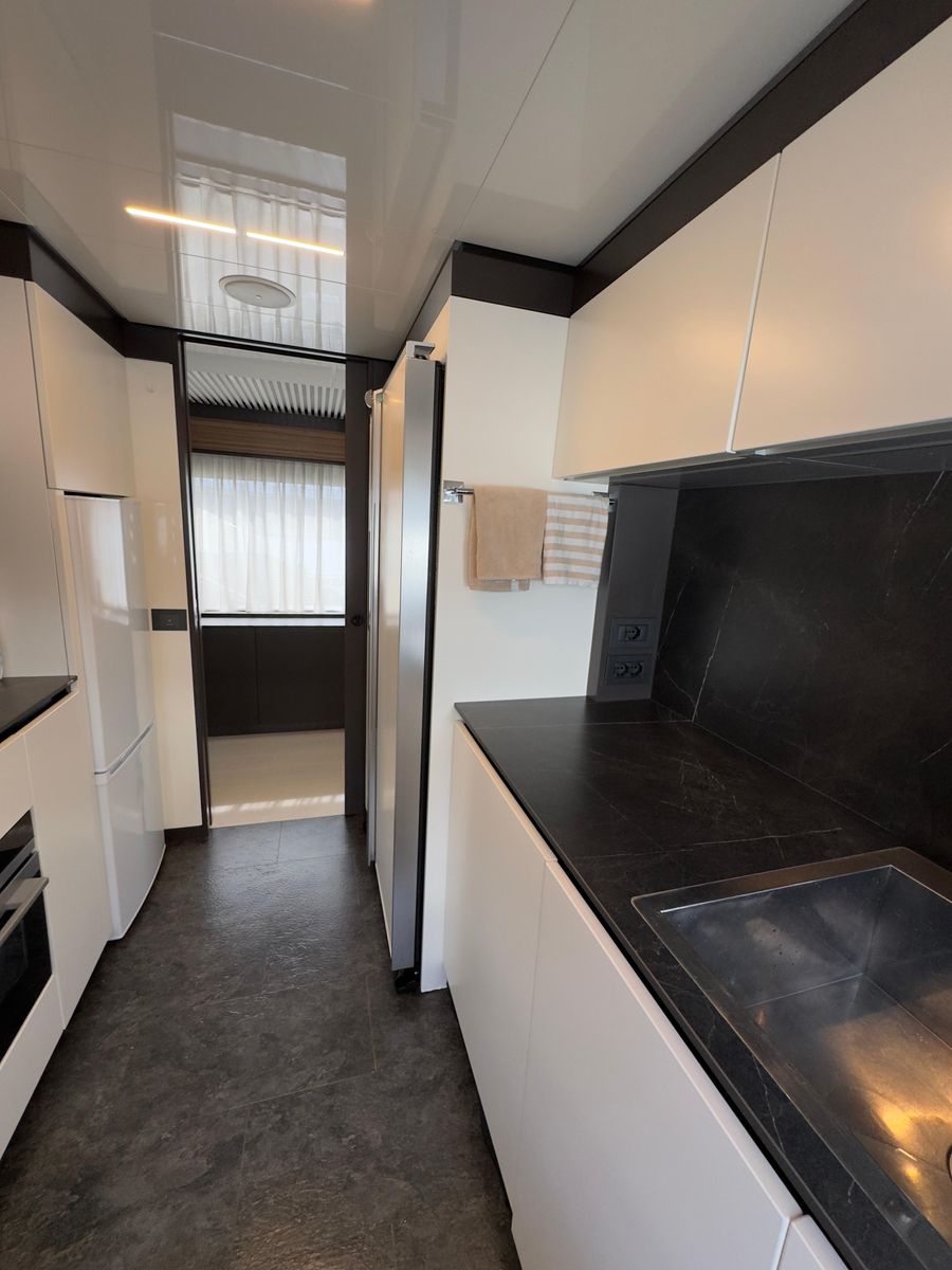 2018 Ferretti Yachts 93 