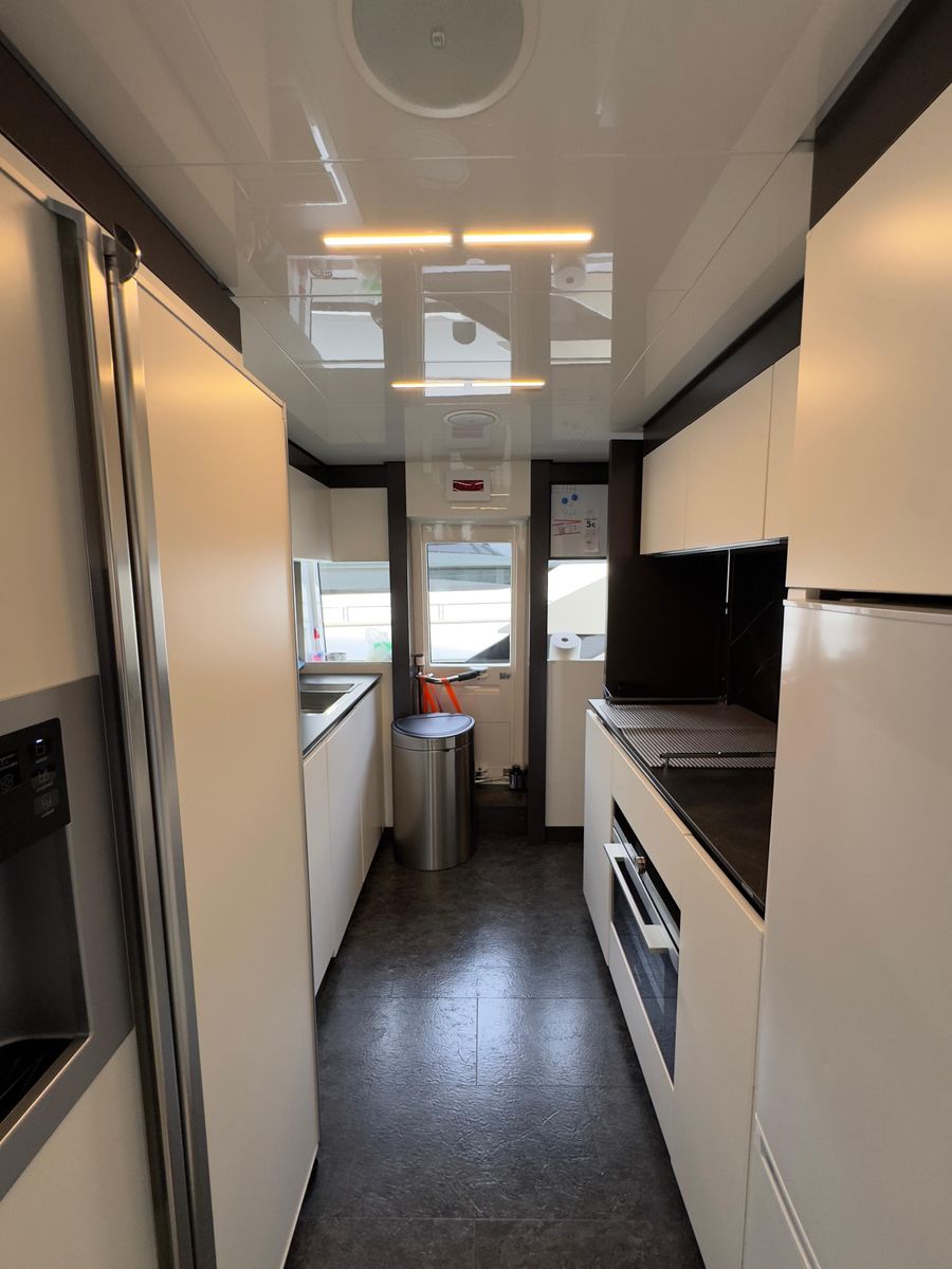 2018 Ferretti Yachts 93 