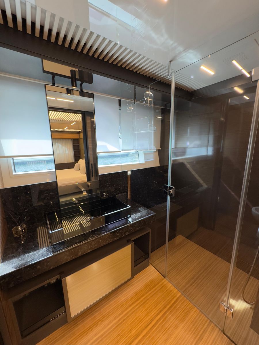 2018 Ferretti Yachts 93 