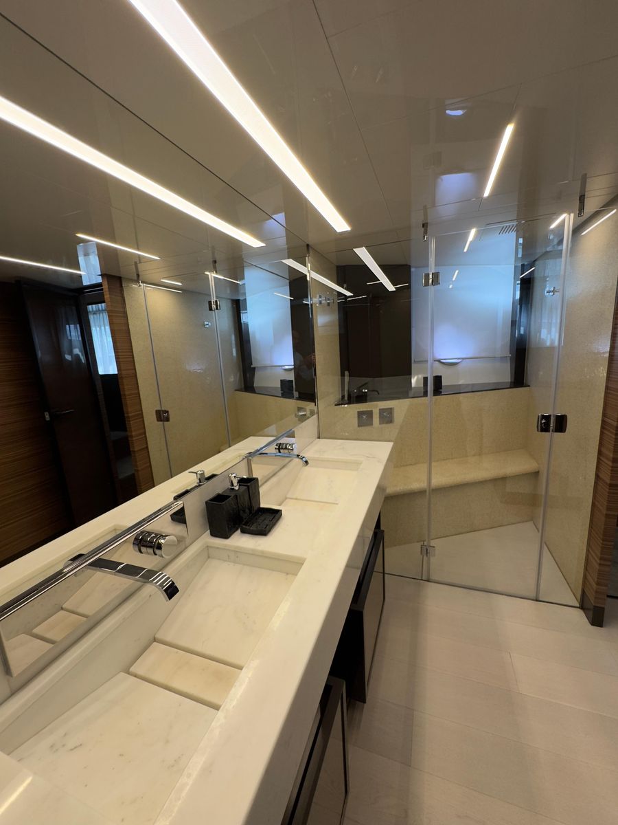2018 Ferretti Yachts 93 
