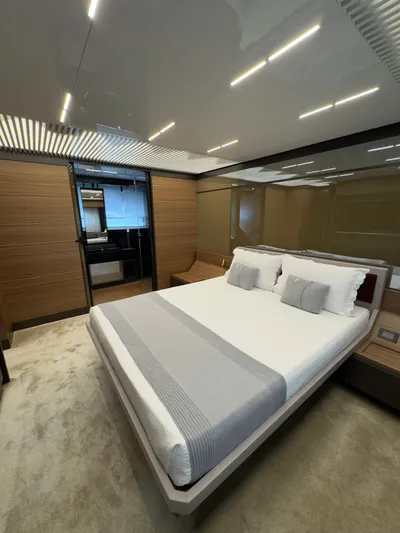  Yacht Photos Pics FERRETTI 920