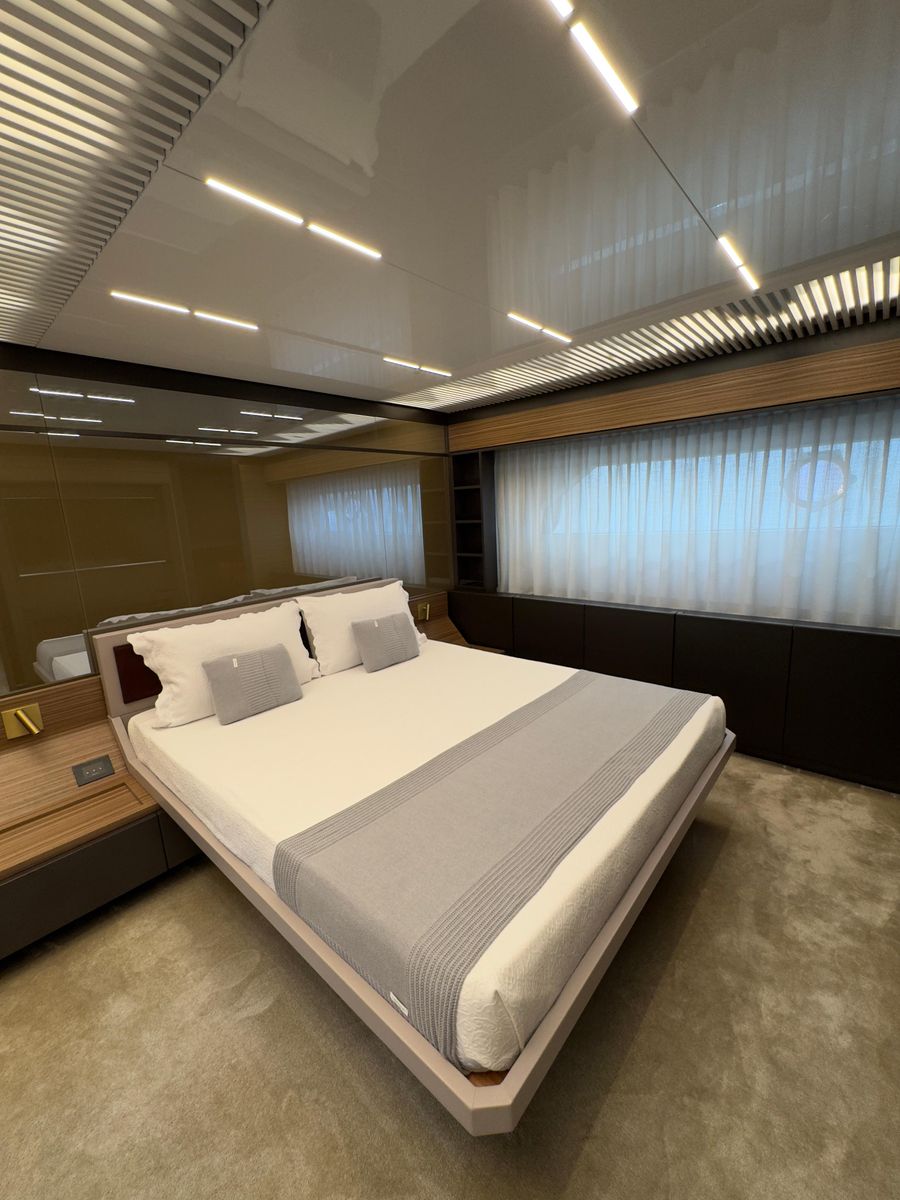 2018 Ferretti Yachts 93 
