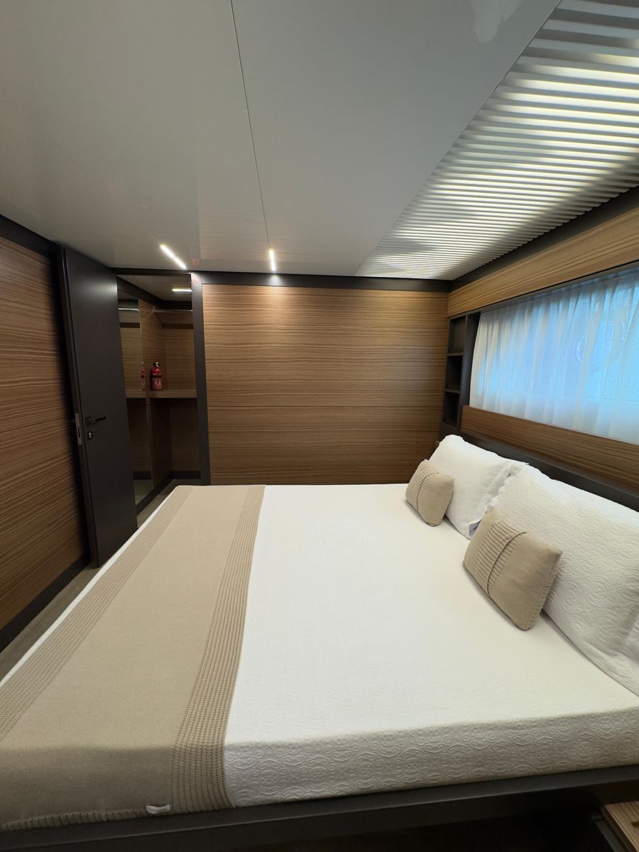 2018 Ferretti Yachts 93 