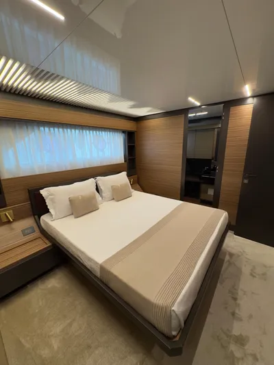  Yacht Photos Pics FERRETTI 920