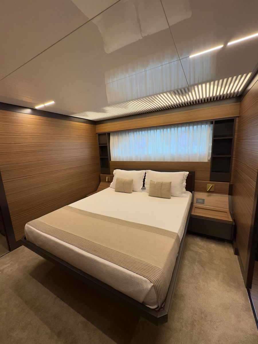 2018 Ferretti Yachts 93 