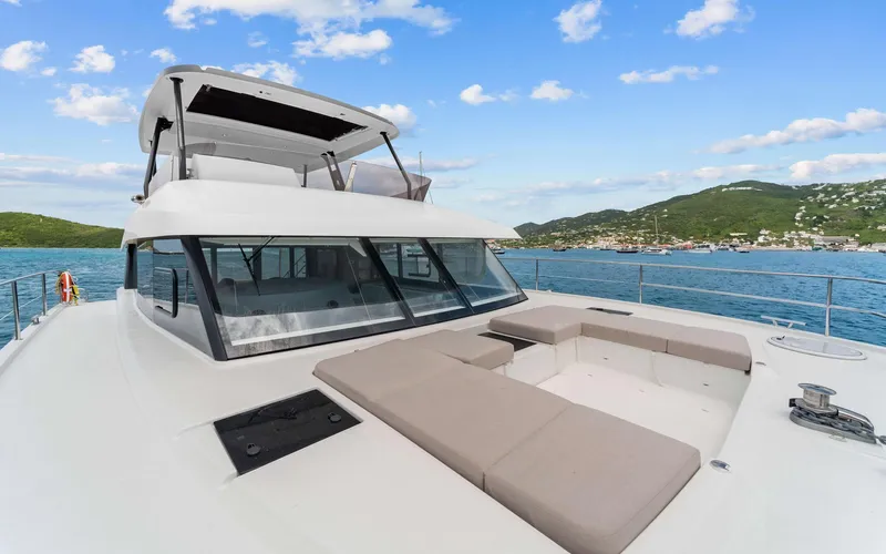 Mona Lisa Yacht Photos Pics 2024 Fountaine Pajot MY.6 yacht with spacious deck and scenic ocean view.