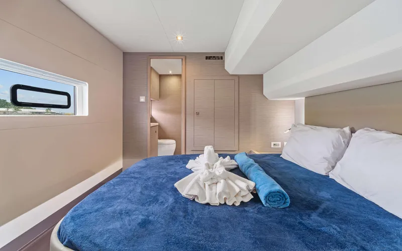 Mona Lisa Yacht Photos Pics Luxurious cabin interior of 2024 Fountaine Pajot MY.6 yacht with elegant bedding.