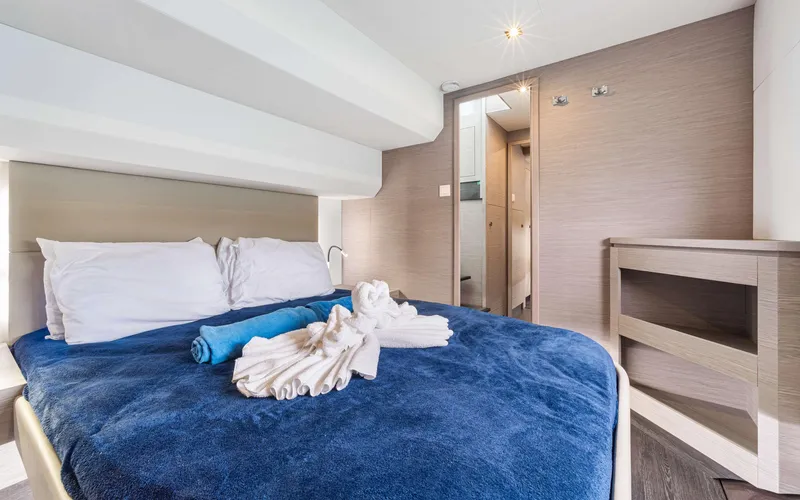 Mona Lisa Yacht Photos Pics Luxurious cabin interior of 2024 Fountaine Pajot MY.6 yacht with cozy bedding.