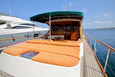 Yacht