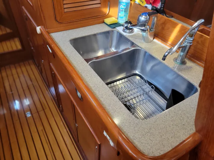 Phoenix Dawn Yacht Photos Pics 