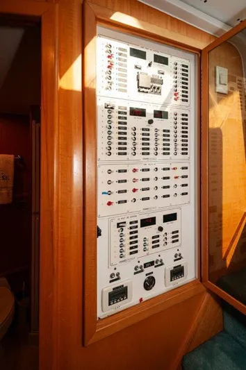 Big Horse Yacht Photos Pics 2006 Dixon Custom 52 Express- BIG HORSE- Fuses