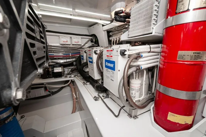 Big Horse Yacht Photos Pics 2006 Dixon Custom 52 Express- BIG HORSE- Engine Room