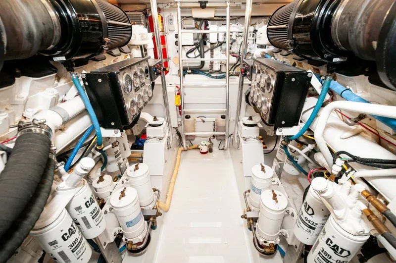 Big Horse Yacht Photos Pics 2006 Dixon Custom 52 Express- BIG HORSE- Engine Room