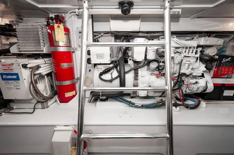 Big Horse Yacht Photos Pics 2006 Dixon Custom 52 Express- BIG HORSE- Engine Room