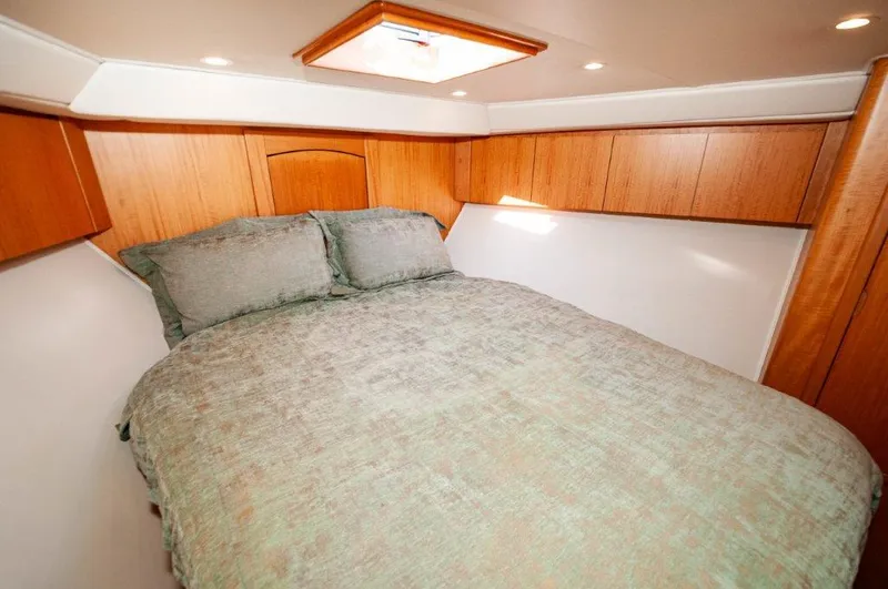 Big Horse Yacht Photos Pics 2006 Dixon Custom 52 Express- BIG HORSE- Master Stateroom