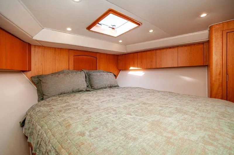 Big Horse Yacht Photos Pics 2006 Dixon Custom 52 Express- BIG HORSE- Master Stateroom