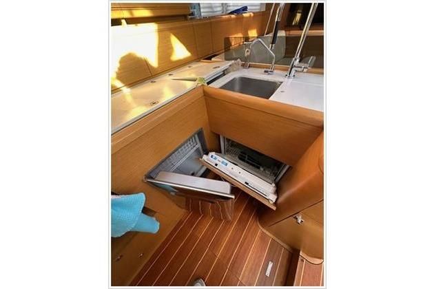 2010 Jeanneau 58 