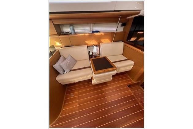 2010 Jeanneau 58 