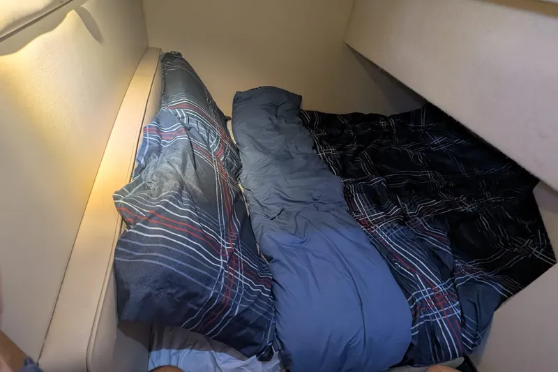 Bennett II Yacht Photos Pics Cozy cabin bed in 2004 Meridian 381 Sedan with plaid bedding.