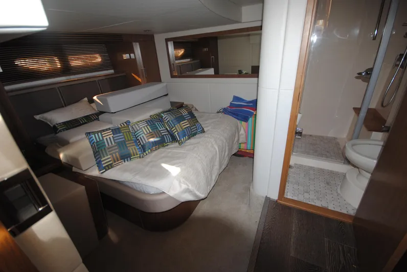  Yacht Photos Pics Luxurious 2017 Sea Ray Sundancer 510 cabin with cozy bed and private bathroom.