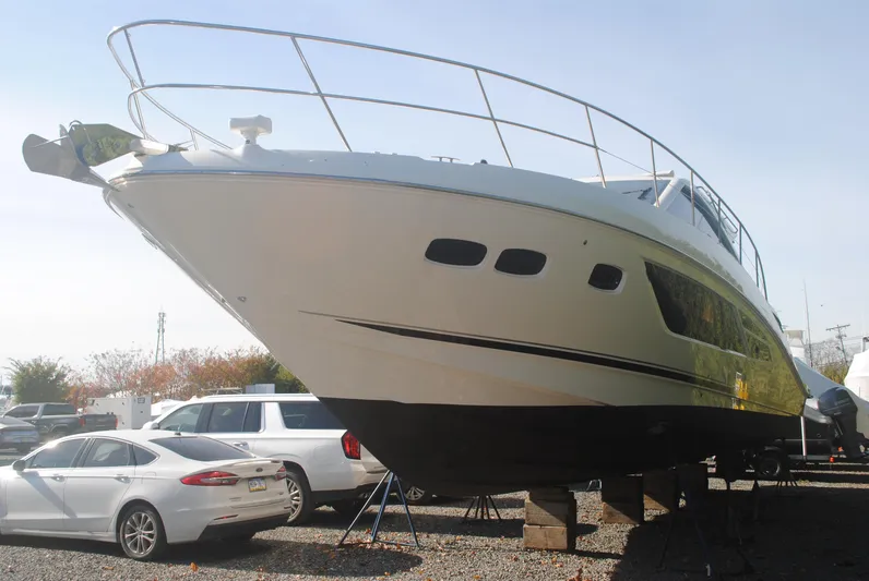 Yacht Photos Pics 2017 Sea Ray Sundancer 510 yacht on dry dock, side view.
